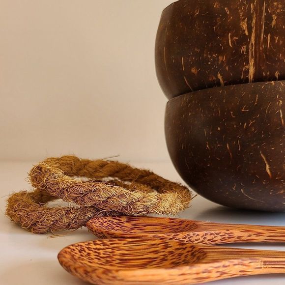 White Laquer Coconut bowls With Spoons & Rope Stand, handmade, natural - Picture 3 of 6